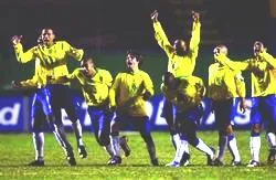 Brazil chiến thắng trong loạt sút luân lưu